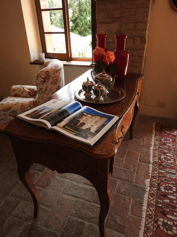 Relais Borgo Di Toiano Guest House Sovicille Bagian luar foto