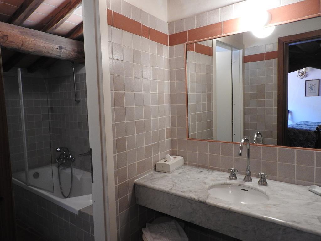 Relais Borgo Di Toiano Guest House Sovicille Bagian luar foto